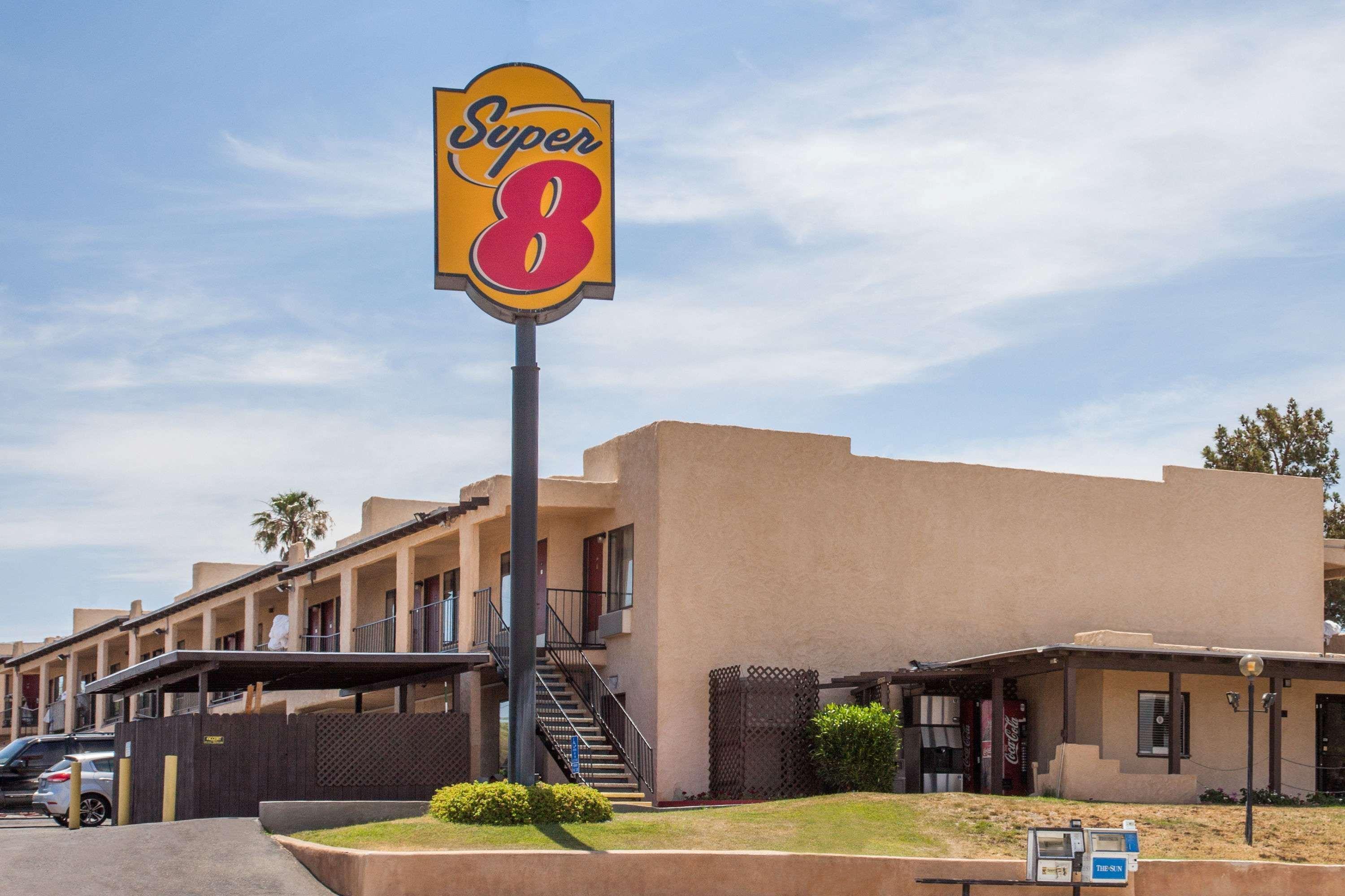 Hotel Super 8 By Wyndham Barstow Extérieur photo